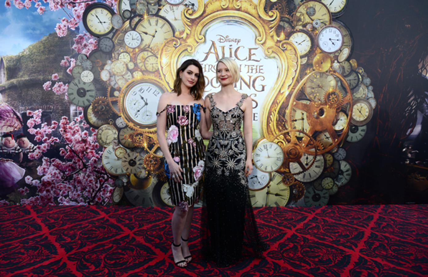 Los looks del estreno en Los Ángeles de 'Alicia a través del espejo'