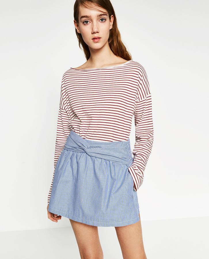 Zara reinventa la camisa oxford: minifalda