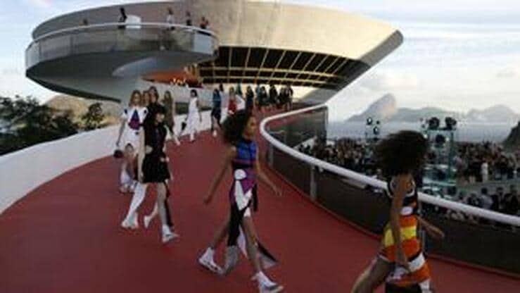 Louis Vuitton presenta su colección Crucero 2017 en Río de Janeiro