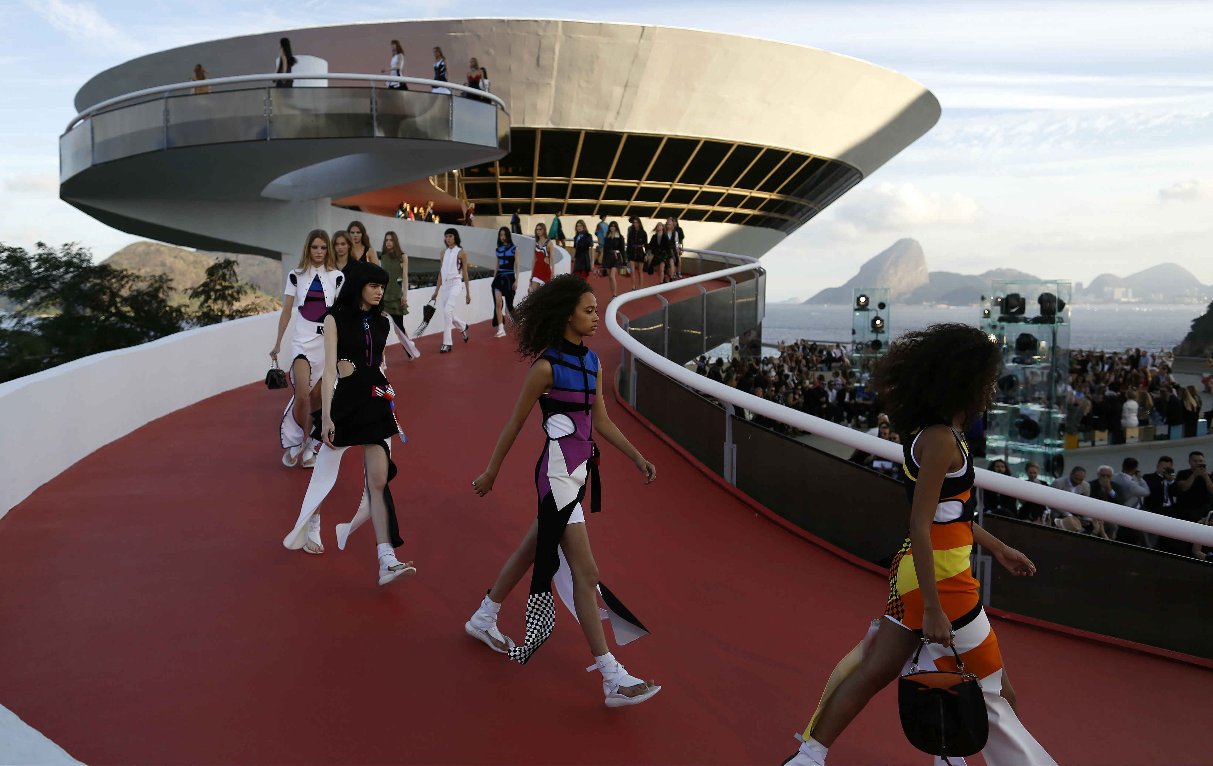 Louis Vuitton presenta su colección Crucero 2017 en Río de Janeiro