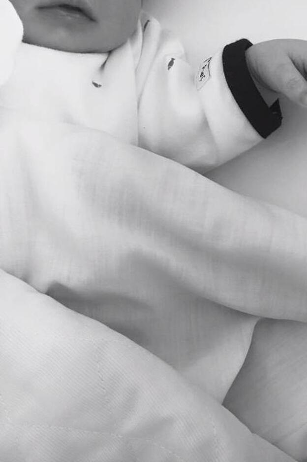 Iker Casillas y Sara Carbonero muestran la primera foto de su hijo Lucas