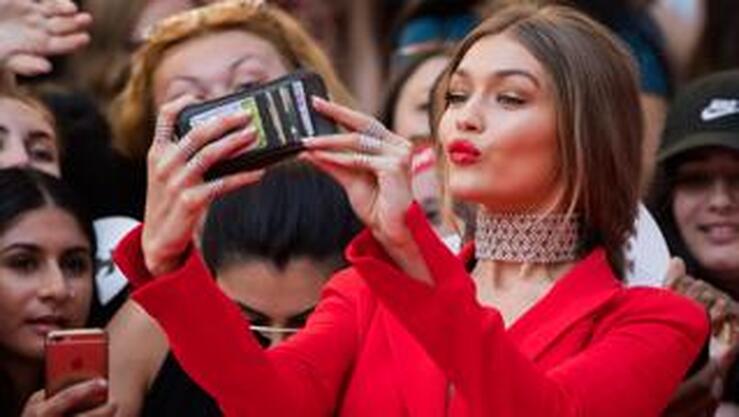 Así posa Gigi Hadid para sus fans y para Instagram