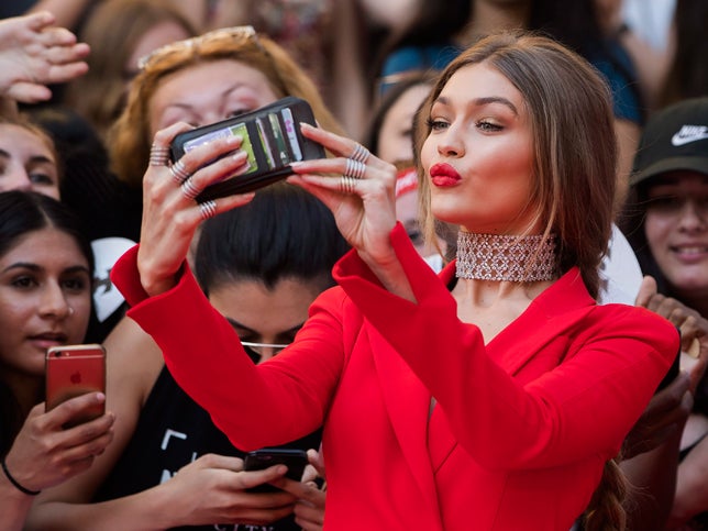 Así posa Gigi Hadid para sus fans y para Instagram