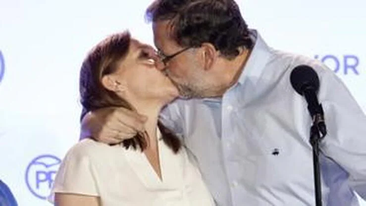 Los 8 besos en directo más famosos de España: de Rajoy y 'Viri', a Iker y Sara