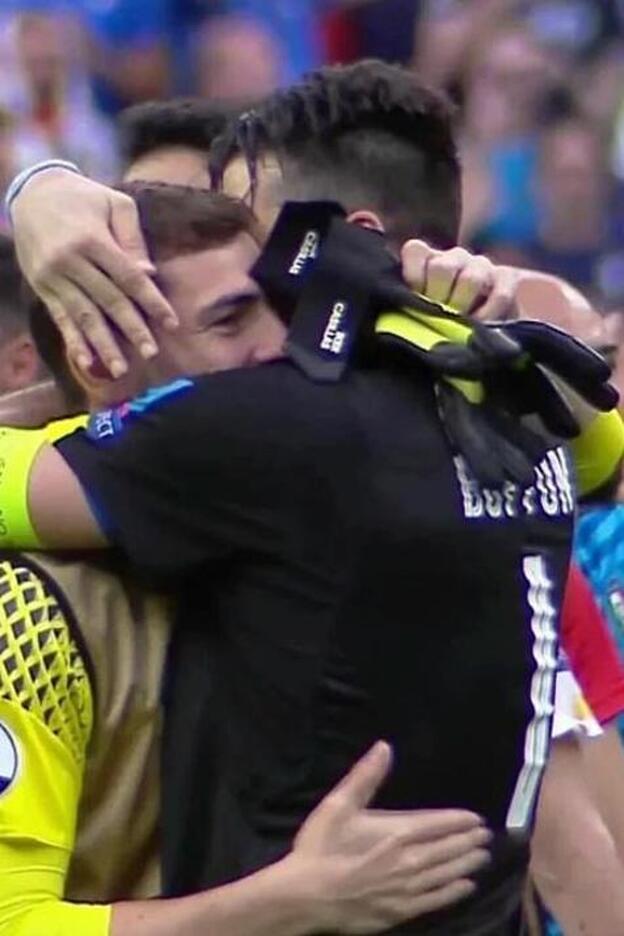 ¿El último abrazo entre Iker Casillas y Gianluigi Buffon?