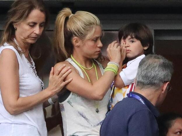 Shakira consuela a Milan tras la eliminación de España en la Eurocopa de Francia