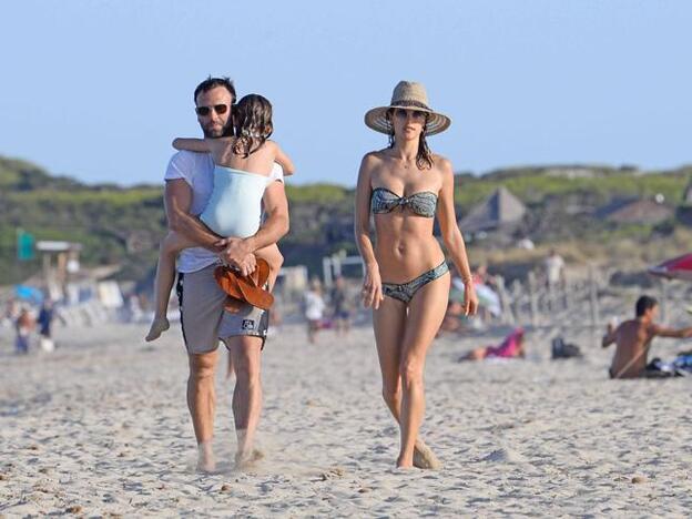 Qué tiene Ibiza que a todos (los famosos) enamora para sus vacaciones de verano