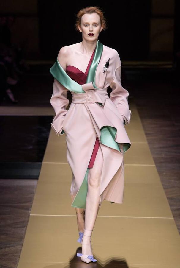 Drapeados y superposiciones, la apuesta Alta Costura de Atelier Versace