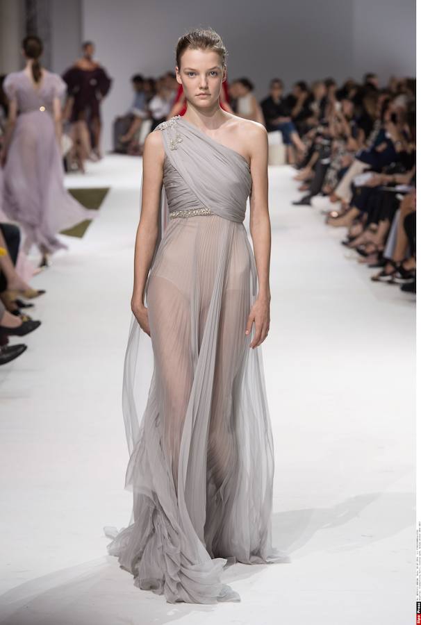 Vestido gris de Alta Costura, de Giambattista Valli