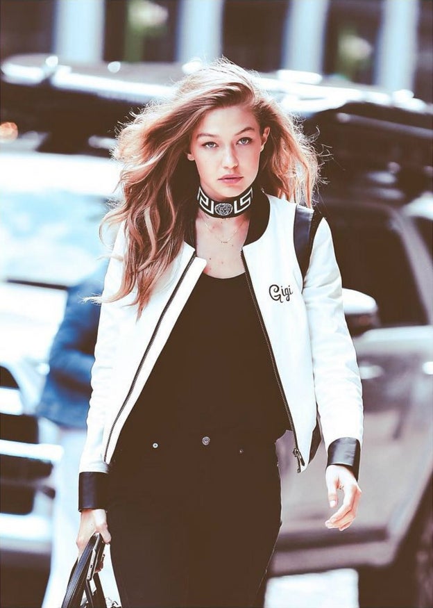 Gigi, la reina en personalizar su ropa