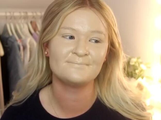 ¿Qué le pasa a tu rostro si le pones 100 capas de maquillaje?