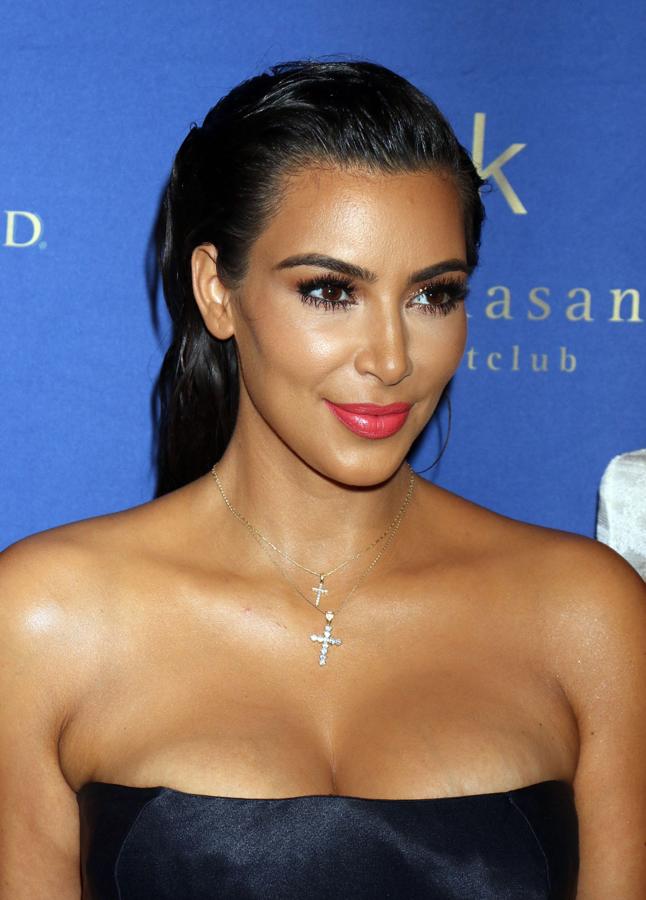 Maquillaje de verano: Kim Kardashian con labios naranjas