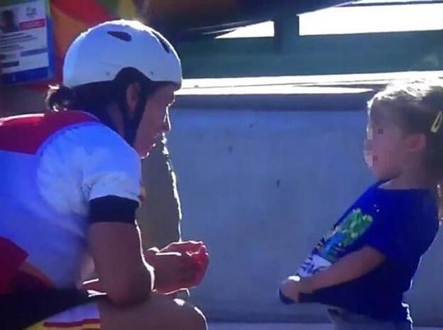 La celebración de Mailen Chourraut del oro olímpico con su hija Ane que le dio el mejor consejo: "Mamá, no te saltes ninguna puerta"