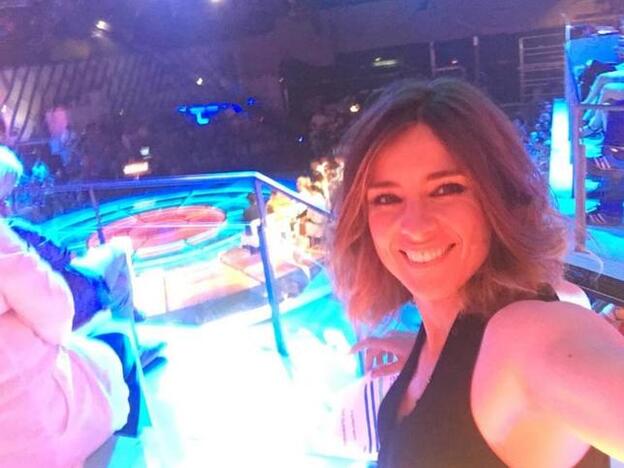 Sandra Barneda, 'pillada' con un pecho al aire en Formentera