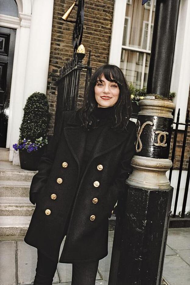 Lucia Pica, la mujer de rojo