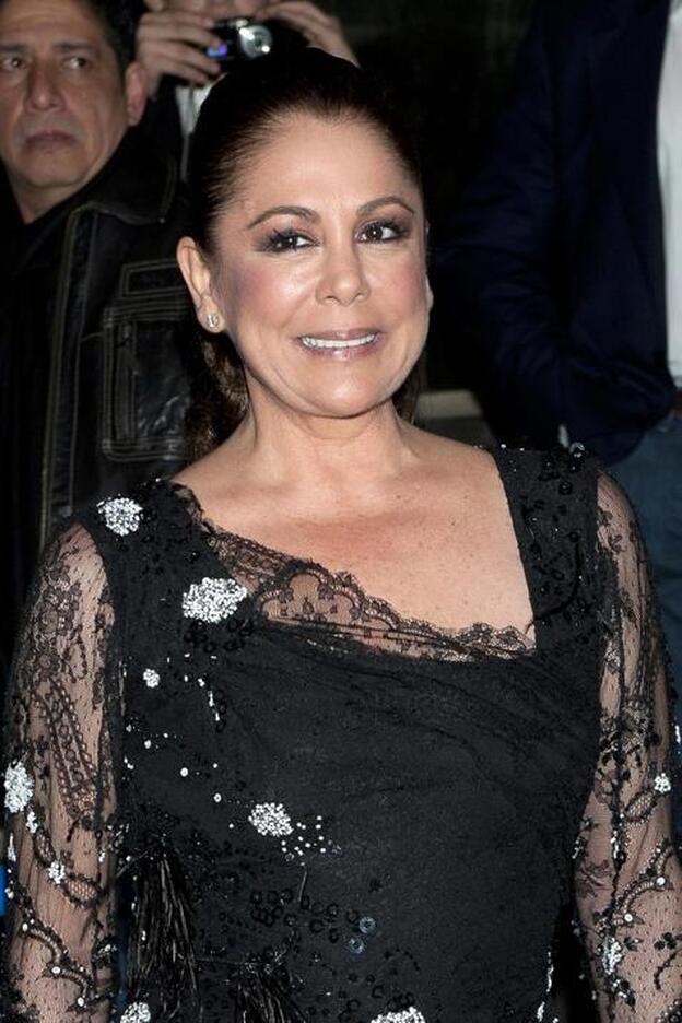 Isabel Pantoja se despide de su amigo Juan Gabriel./getty.