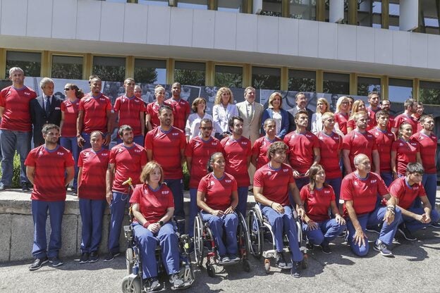 La Infanta Elena despide al equipo Paralímpico español antes de que pongan rumbo a Río 2016