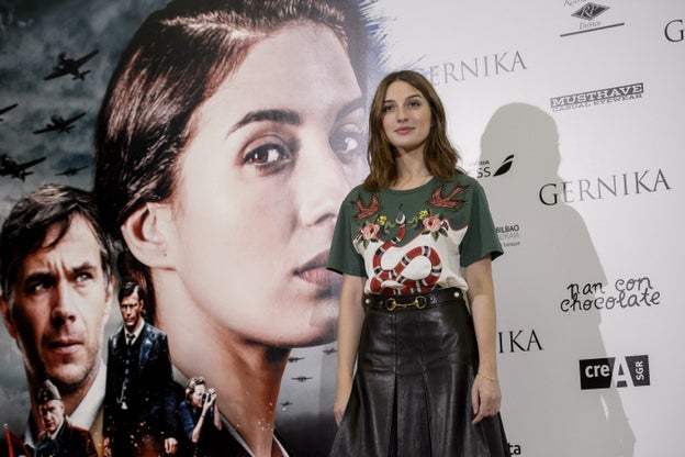 Los looks de día y de noche de María Valverde en el estreno de 'Gernika'