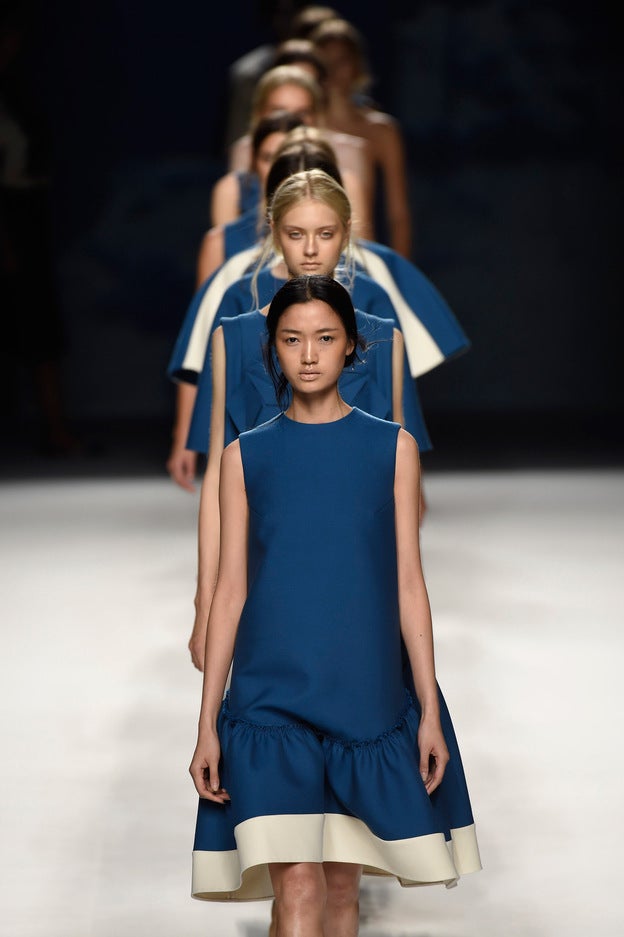 MBFWM primavera-verano 2017: el verano azul (y blanco) de Devota&Lomba