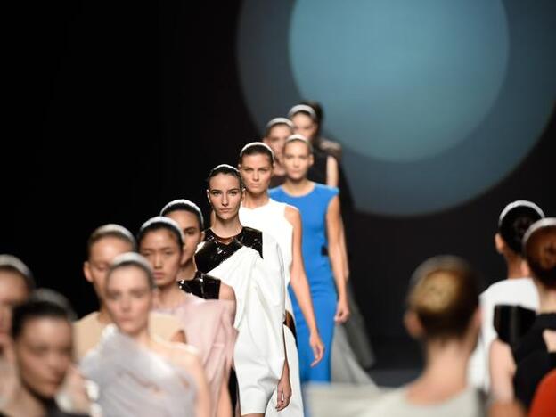 MBFWM primavera-verano 2017: los 20 años de Amaya Arzuaga en la pasarela
