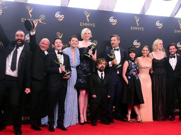 Los Emmys 2016 coronan a 'Juego de Tronos' en una gala marcada por los niños de 'Stranger Things' y Matt LeBlanc