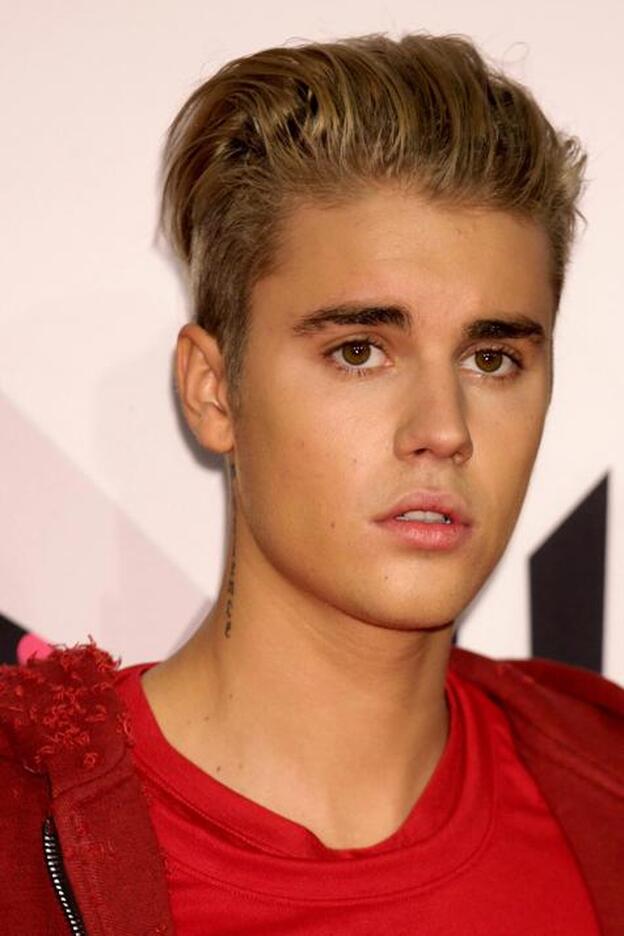 Justin Bieber recibe un puñetazo en la cara en una discoteca