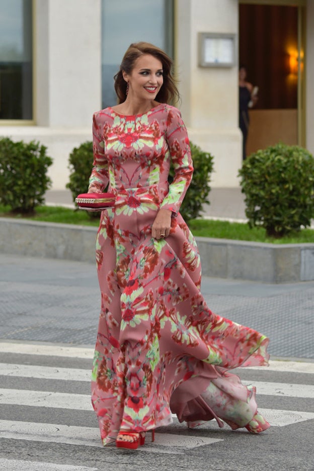 El look de invitada de Paula Echevarría en la boda de Marta Hazas, al detalle