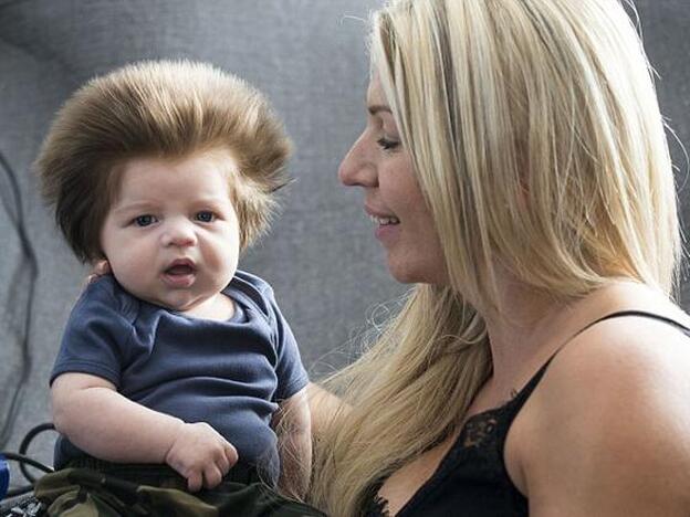 ¡Menudo pelazo! El bebé que con sólo 2 meses ya luce un tupé de escándalo