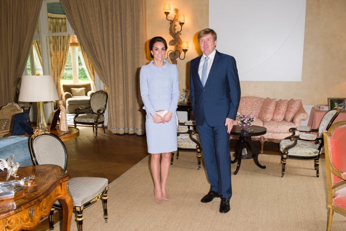 Kate Middleton conquista La Haya con su look peplum