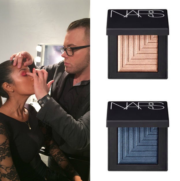 En el maquillaje hay momentos en los que conviene saltarse las reglas. Jake Broullard, maquillador internacional de Nars, en el momento que aplica sobre la sombra naranja una capa de gloss para darle el toque de brillo goloso. Un toque de experto con el que vale la pena experimentar.