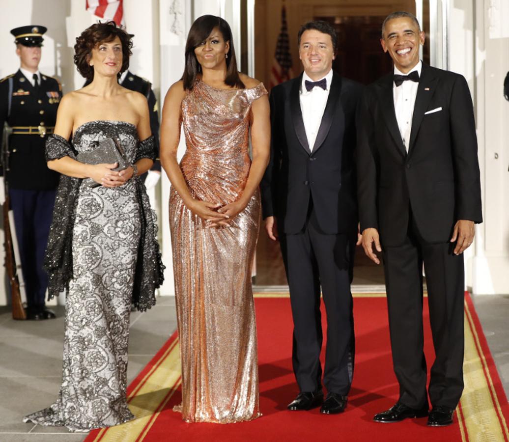 Michelle Obama brilla de Versace