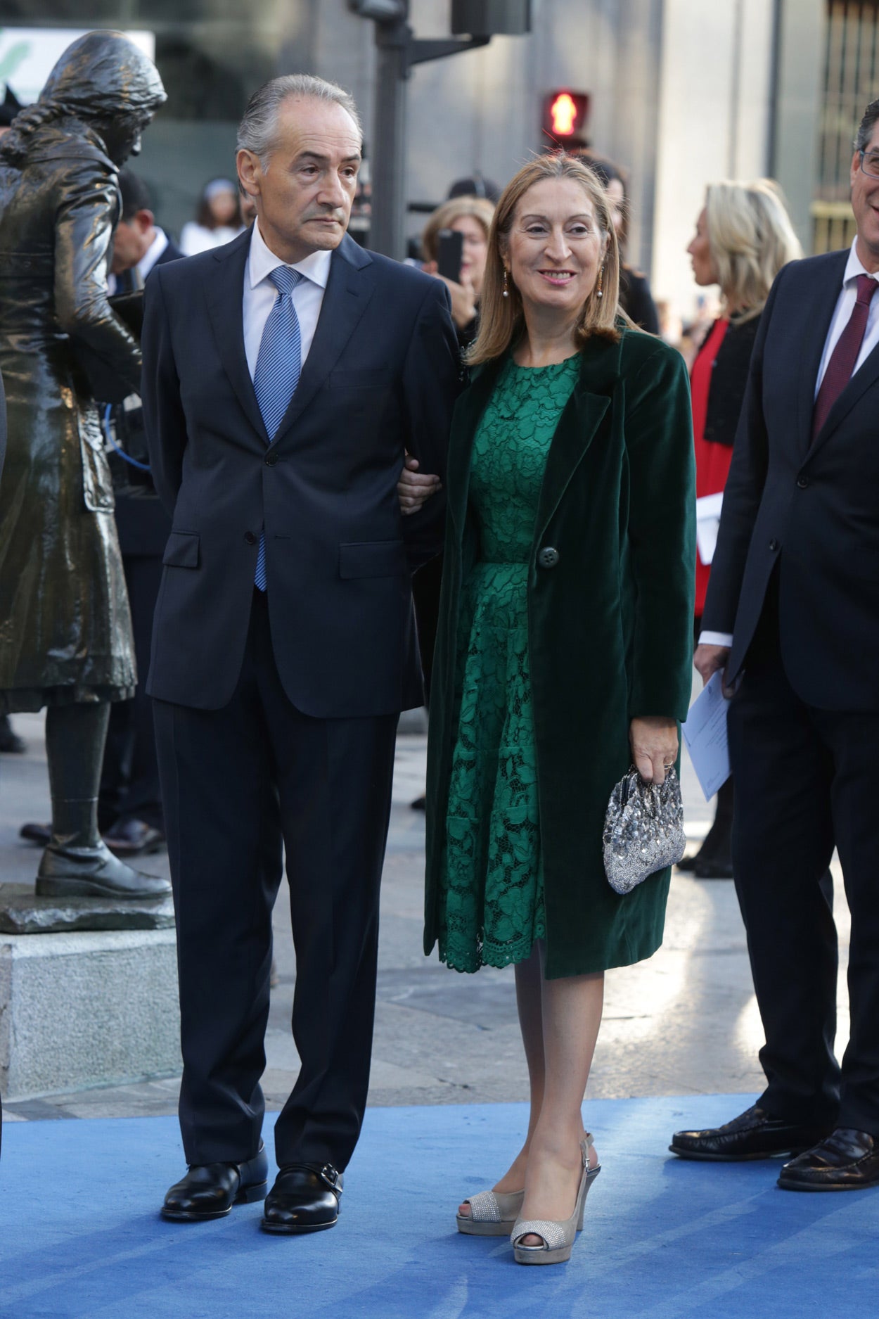 Invitados acudiendo a la entrega de Premios Princesa de Asturias