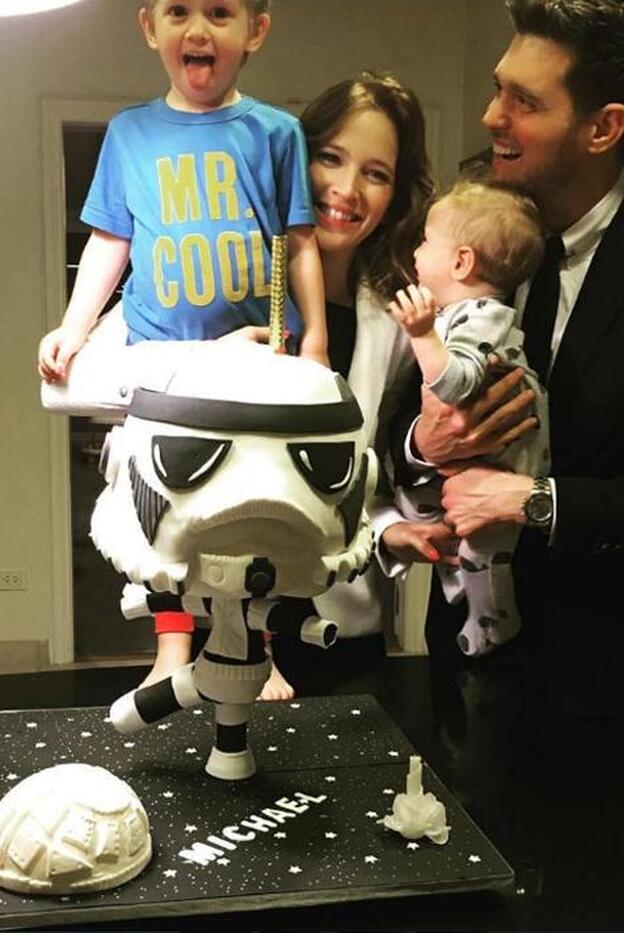 Michael Bublé anuncia que su hijo, de tres años, padece cáncer