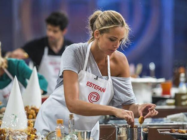 Estefanía Luyk se estrena en 'Masterchef Celebrity' con la croquembouche
