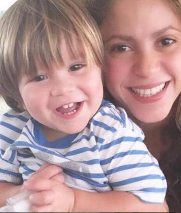 Shakira posa con su hijo Sasha, ya recuperado./instagram.