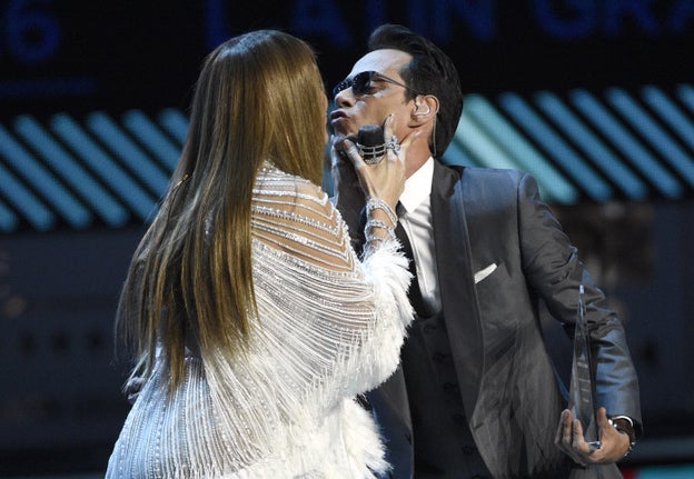 El beso de Marc Anthonty y Jennifer Lopez