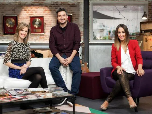 Marta Ferrer, Xavi Rodríguez y María Lama son los presentadores del programa Kiss Mussik, que se estrena estos días en DKiss./DkISS