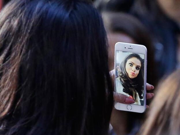 Selena Gómez sí estaba en 'rehab', pero del móvil