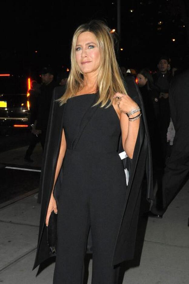 La etiqueta viral del abrigo de Jennifer Aniston