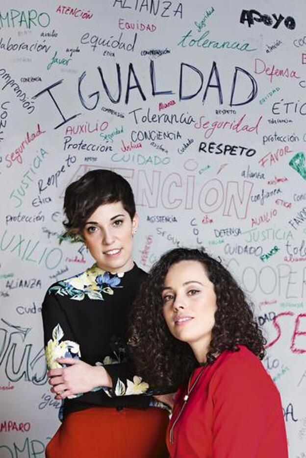 Ana Ibáñez, psicóloga y sexóloga, y Julia Peña, abogada de la Asociación MUM.