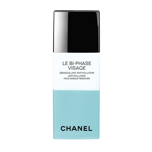 Le Bi-Phase Visage Desmaquillante Antipolución de Chanel (40 €).