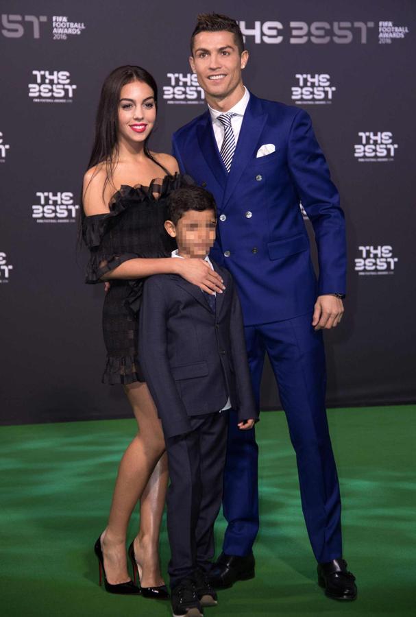 Cristiano Ronaldo, su hijo y Gerogina Rodríguez en los Premios The Best 2017