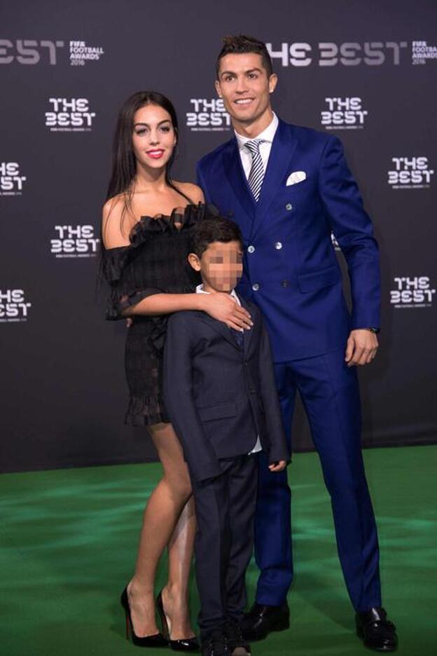 Cristiano Ronaldo posa por primera vez con Georgina Rodríguez