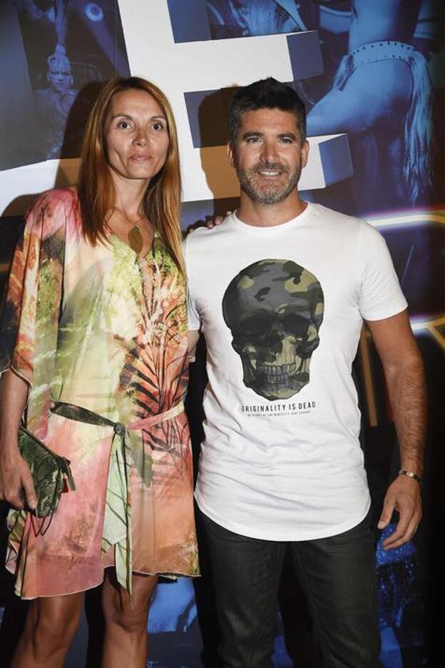 Lorena posa con su marido en un 'photocall' del pasado mes de octubre./gtres.