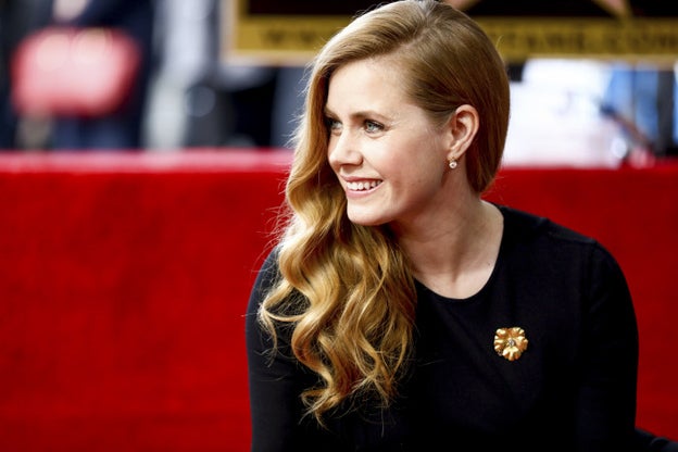 Amy Adams da una lección de estilo con un vestido que puedes copiar por 16 euros
