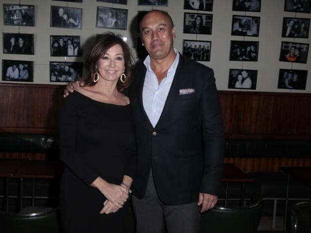 Ana Rosa Quintana celebra su 61 cumpleaños con su marido y su equipo