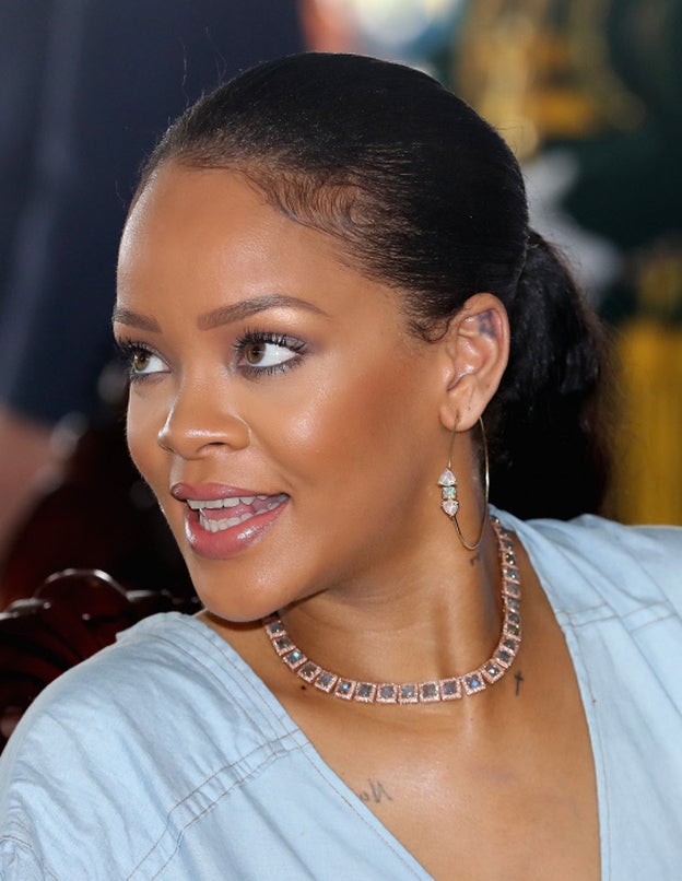 Charlie Sheen se disculpa por llamar "zorra" a Rihanna