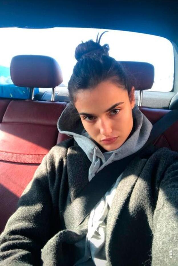 Blanca Padilla cierra el desfile de Givenchy en París