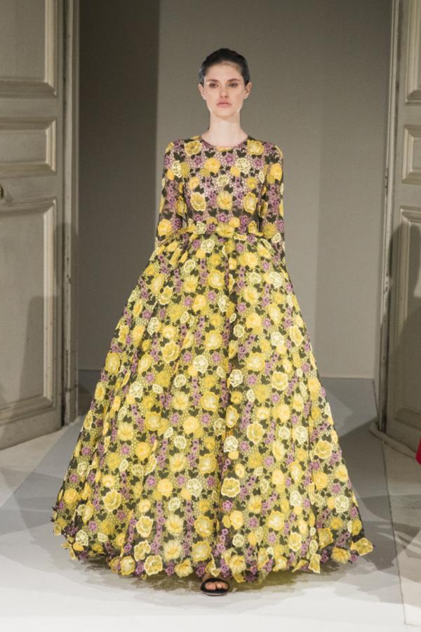 Opulencia y volumen a lo Maria Antonieta en la Alta Costura de Giambattista Valli