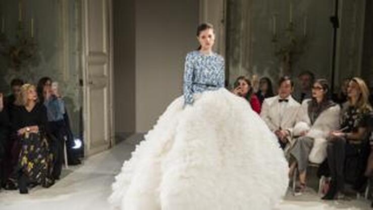 Opulencia y volumen a lo Maria Antonieta en la Alta Costura de Giambattista Valli